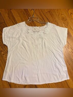 Solitaire Cream Floral Lace-Neck Blouse